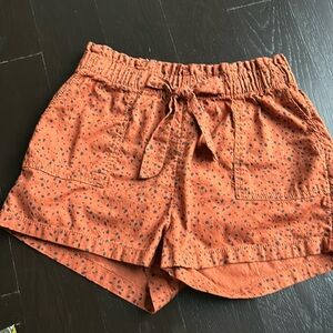 EUC youth 16/18 copper shorts with paper bag waist and black specked pattern.